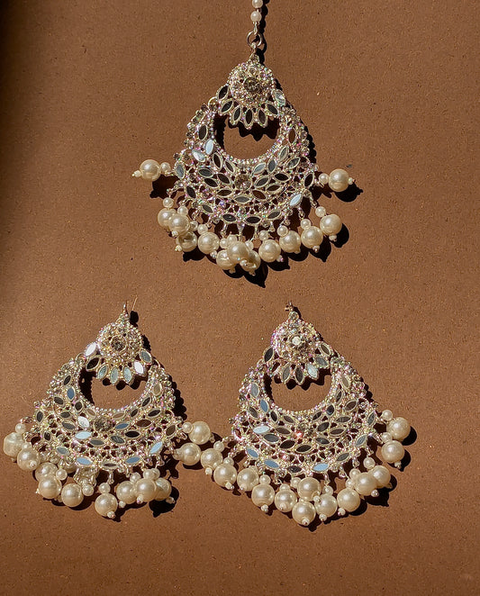 Sheesh Kundan Bindi Jhumka Set.