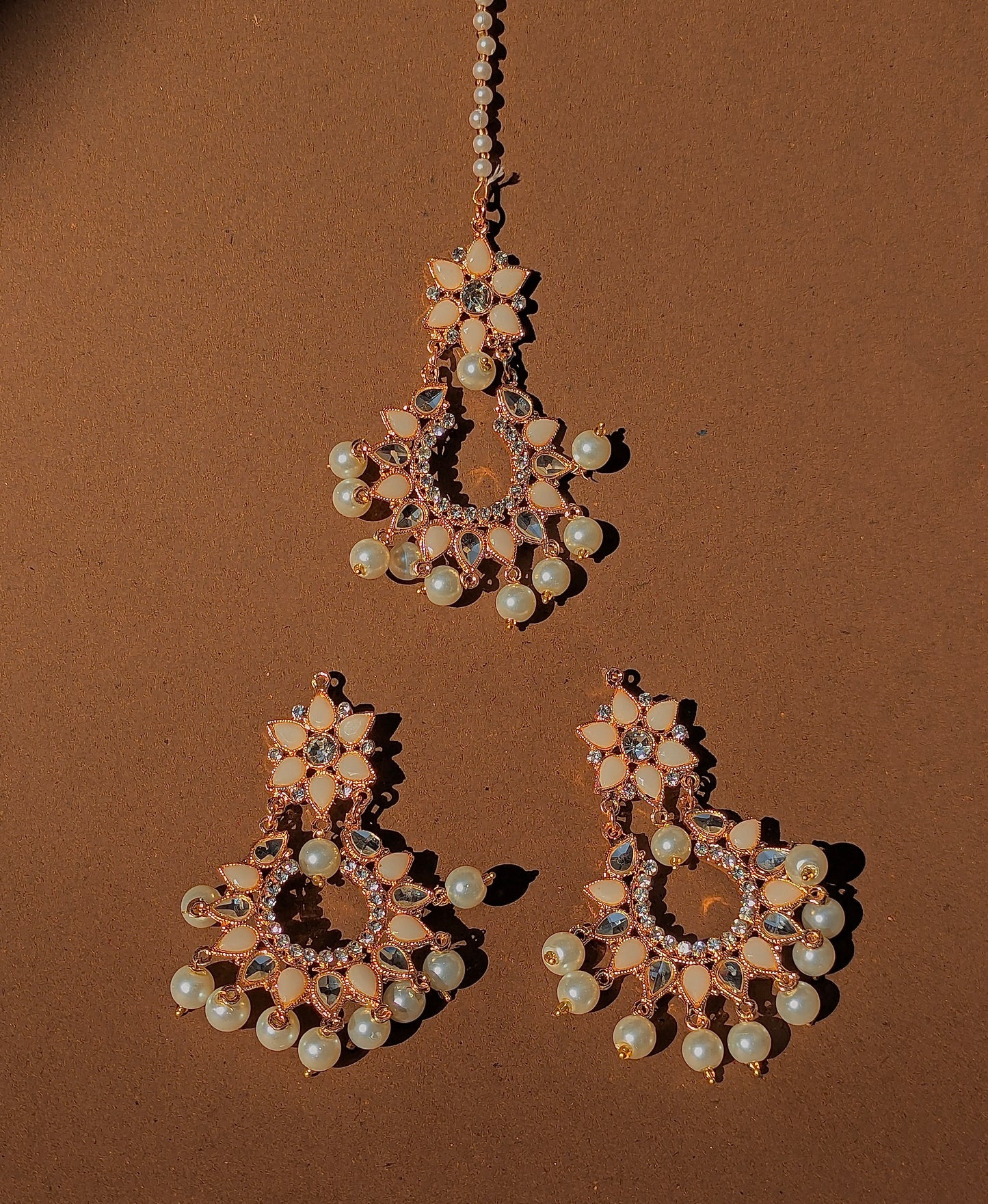 Beige Kundan Bindi Jhumka Set.