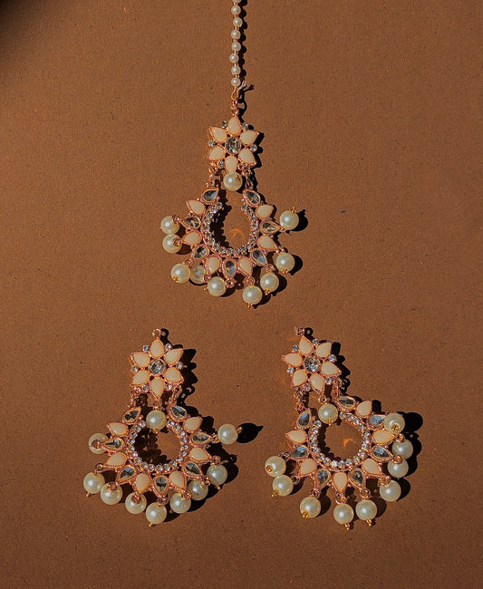 Beige Kundan Bindi Jhumka Set.